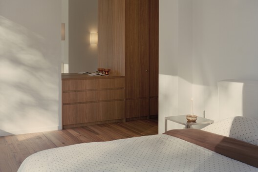 Casa Ironbark / Klaus Carson Studio - Fotografía interior, Dormitorio, Madera, Camas