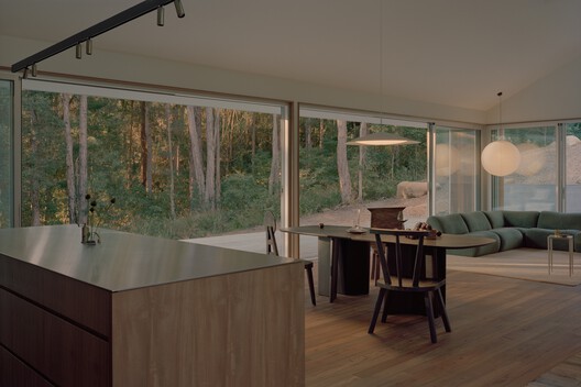 Casa Ironbark / Klaus Carson Studio - Fotografía interior, Madera, Vidrio, Sillas