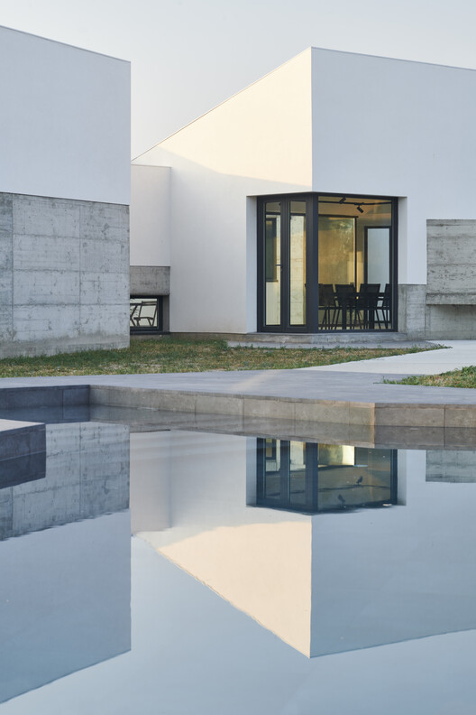 The Benefits of Extruded Tile Technology in Modern Architecture - Image 2 of 13