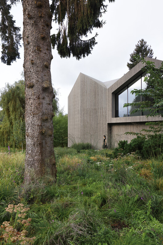Re-folded House / Mcleod Bovell Modern Houses - Exterior Photography