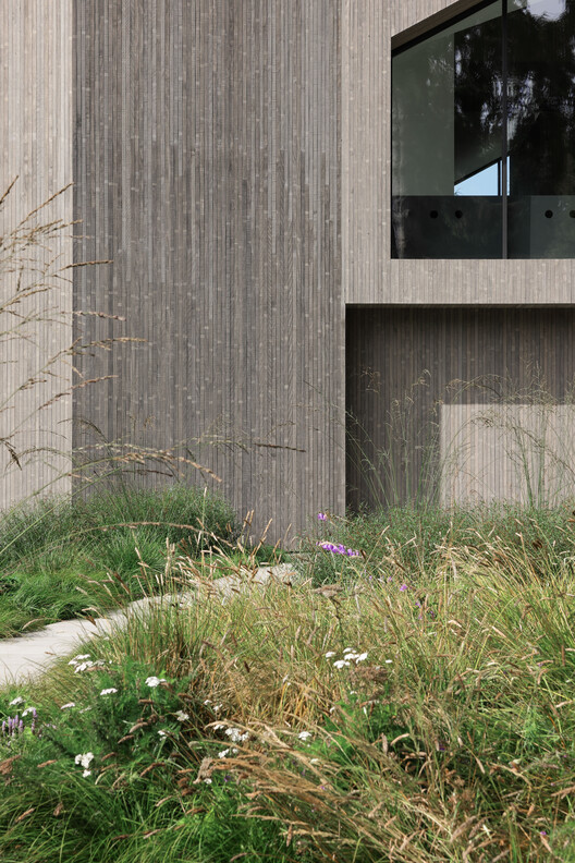 Re-folded House / Mcleod Bovell Modern Houses - Exterior Photography