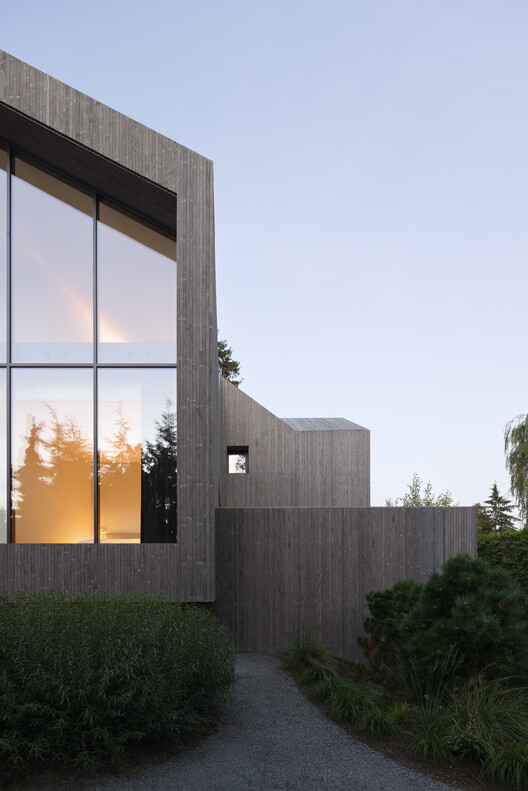 Re-folded House / Mcleod Bovell Modern Houses - Exterior Photography