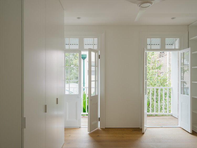 Casa de Trás pra Frente / Ian Moore Architects - Fotografia de Interiores, Madeira, Porta, Vidro