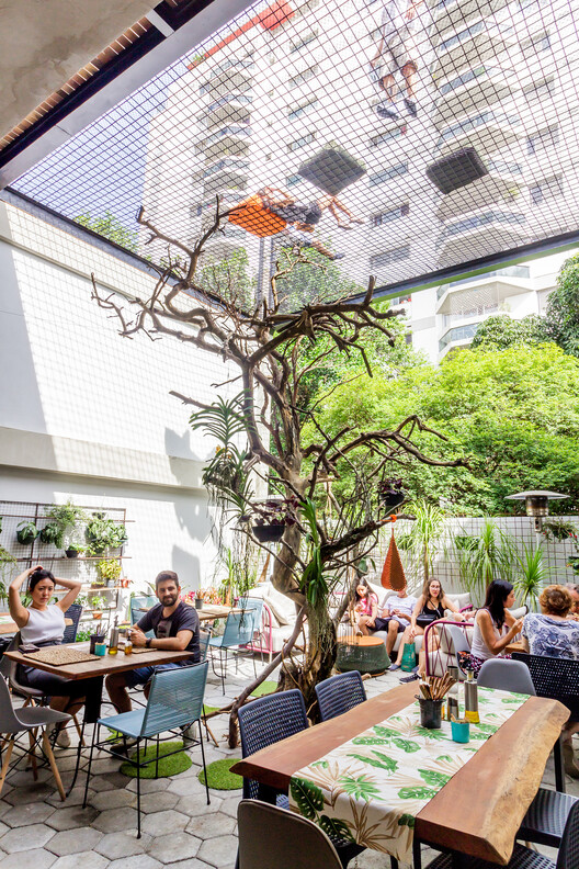 Galeria Calixto / Estúdio HAA! - Fotografia de Exterior, Mesa, Cadeira