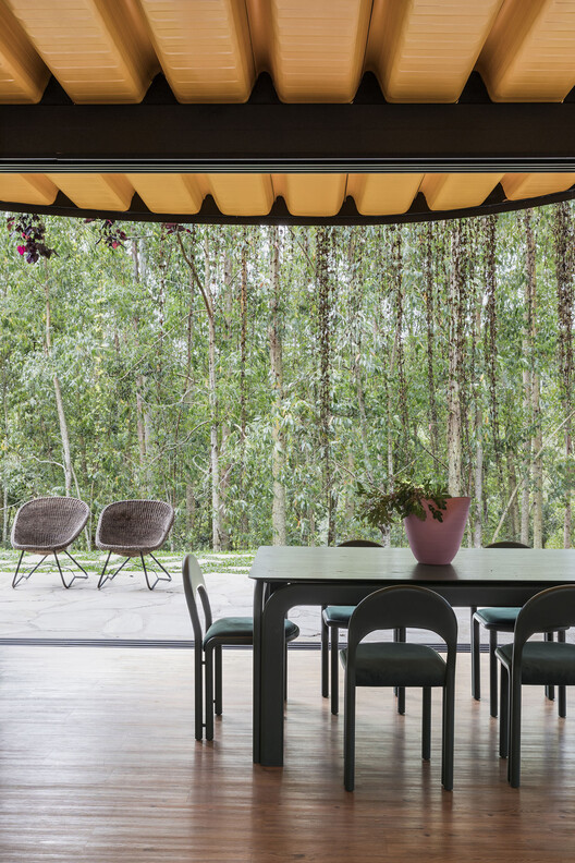 Casa Ibiúna / Rodrigo Ohtake Arquitetura e Design - Fotografía interior, Sillas, Patio