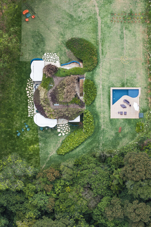 Casa Ibiúna / Rodrigo Ohtake Arquitetura e Design - Fotografía exterior, Jardín