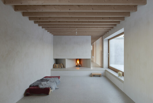 Shaping Spaces: The History and Impact of Fireplaces in Architecture - Image 22 of 26