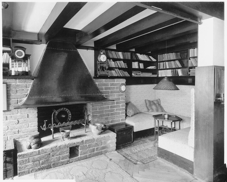 Shaping Spaces: The History and Impact of Fireplaces in Architecture - Image 24 of 26