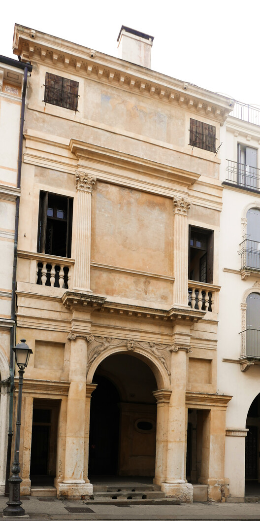 Shaping Spaces: The History and Impact of Fireplaces in Architecture - Image 17 of 26