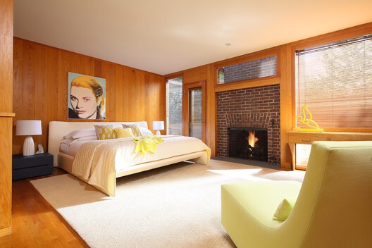 Shaping Spaces: The History and Impact of Fireplaces in Architecture - Image 10 of 26