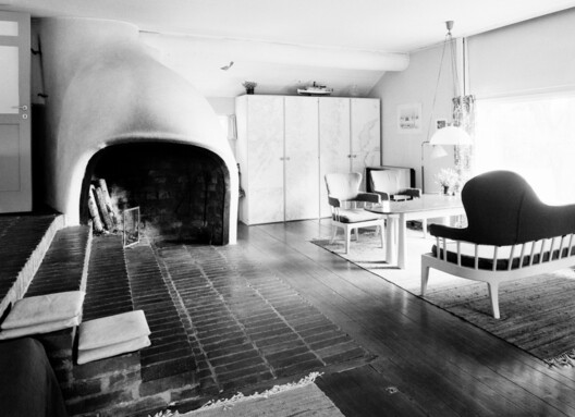 Shaping Spaces: The History and Impact of Fireplaces in Architecture - Image 4 of 26