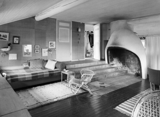 Shaping Spaces: The History and Impact of Fireplaces in Architecture - Image 9 of 26