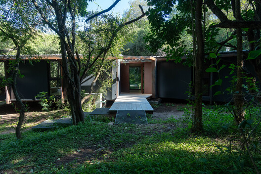 Casa en el bosque / MALVINA ZAYAT estudio de arquitectura  - Imagen 12 de 46