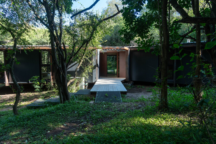 Casa en el bosque / MALVINA ZAYAT estudio de arquitectura - Imagen 12 de 46
