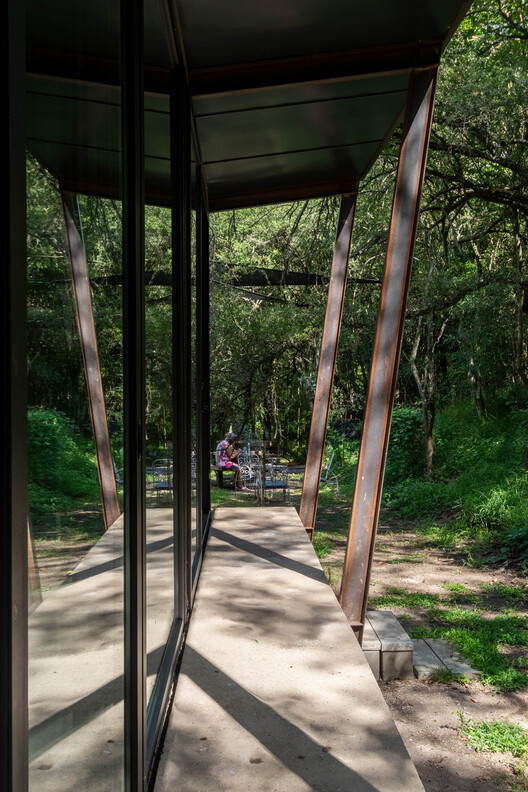 Casa en el bosque / MALVINA ZAYAT estudio de arquitectura  - Imagen 23 de 46