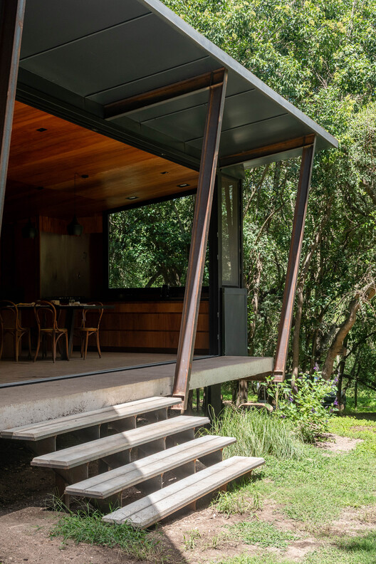 Casa en el bosque / MALVINA ZAYAT estudio de arquitectura - Imagen 17 de 46