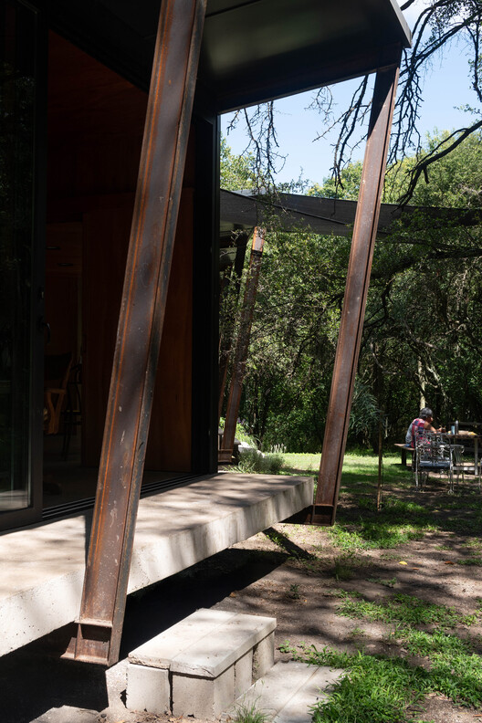 Casa en el bosque / MALVINA ZAYAT estudio de arquitectura  - Fotografía exterior, Madera