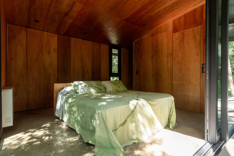 Casa en el bosque / MALVINA ZAYAT estudio de arquitectura - Fotografía interior, Dormitorio, Madera, Camas