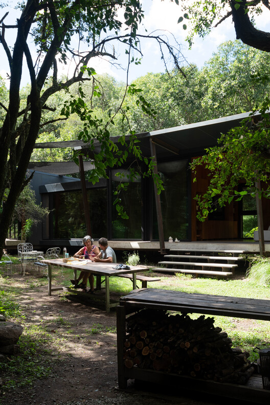 Casa en el bosque / MALVINA ZAYAT estudio de arquitectura  - Fotografía exterior, Madera
