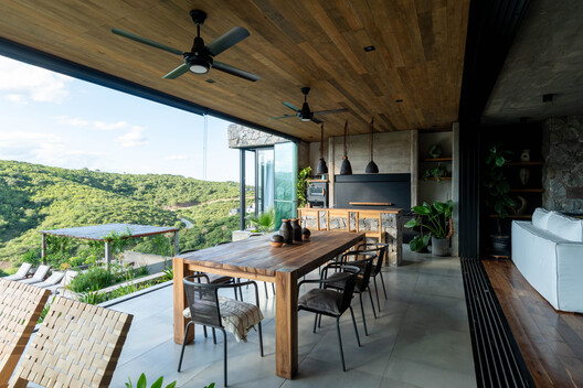 Casa La Deseada / Claudia Notari - Fotografía interior, Comedor, Mesas, Sillas