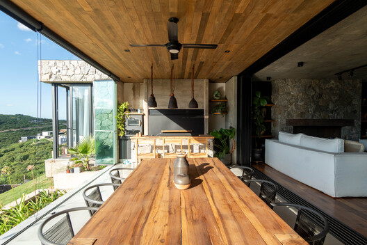 Casa La Deseada / Claudia Notari - Fotografía interior, Madera, Mesas, Sillas, Fijación Vigas