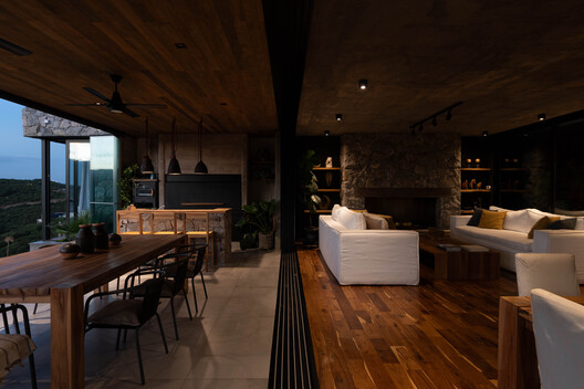 Casa La Deseada / Claudia Notari - Fotografía interior, Comedor, Madera, Mesas, Sillas, Iluminación