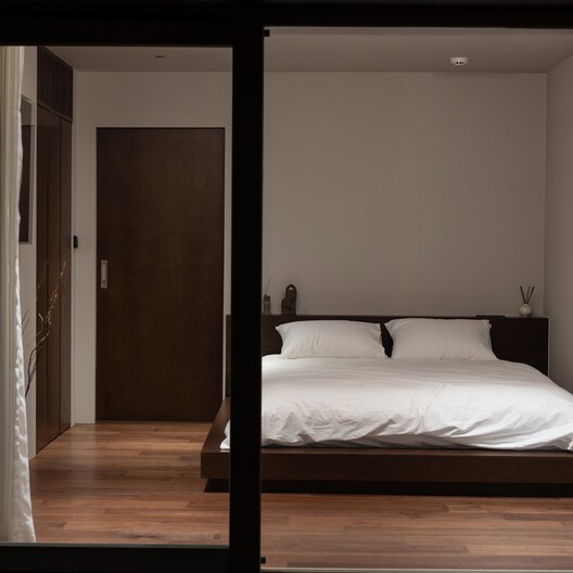 Gogyeol Mungyeong Guesthouse / Gogyeol Architects - Interior Photography, Bedroom, Bed, Wood, Lighting, Door