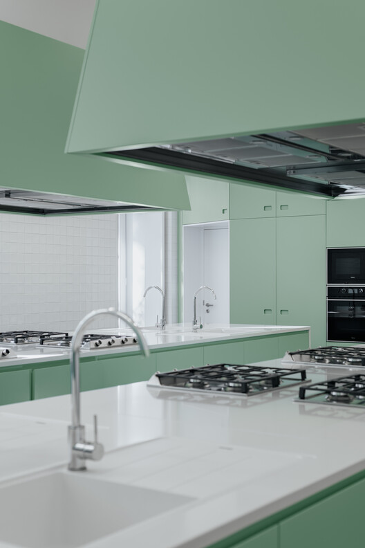 Casa Acreditar Lisboa / ALA.rquitectos - Fotografia de Interiores, Cozinha, Bancada, Vidro