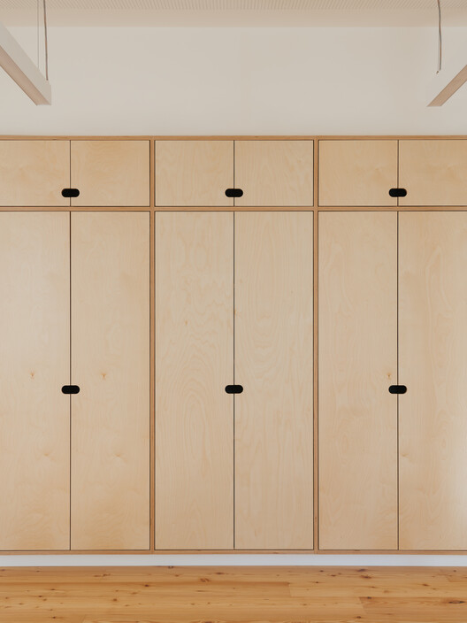 Casa Acreditar Lisboa / ALA.rquitectos - Fotografia de Interiores, Armário, Madeira