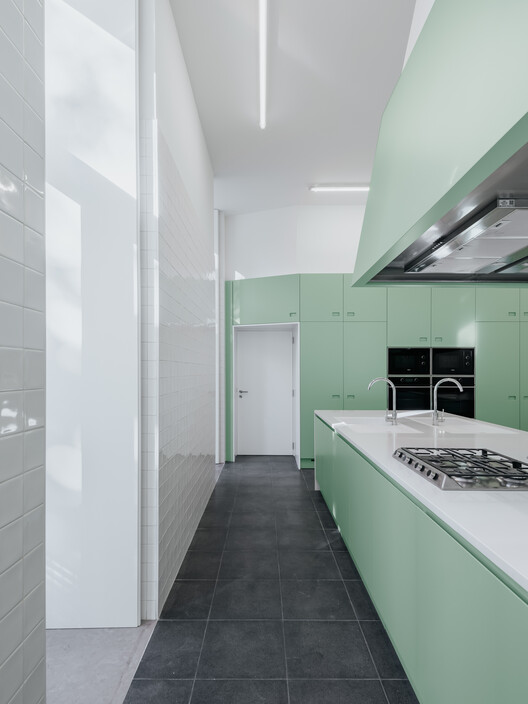 Casa Acreditar Lisboa / ALA.rquitectos - Fotografia de Interiores, Cozinha, Bancada, Vidro, Pia