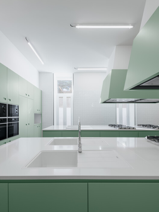 Casa Acreditar Lisboa / ALA.rquitectos - Fotografia de Interiores, Cozinha, Bancada