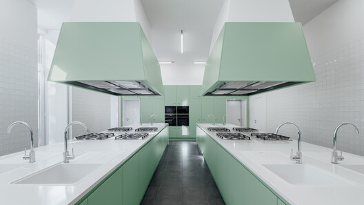 Casa Acreditar Lisboa / ALA.rquitectos - Fotografia de Interiores, Cozinha, Bancada, Vidro, Pia