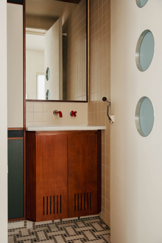 16 Crimson Unfold Apartment / Wuuu Studio - Interior Photography, Bathroom, Wood, Sink