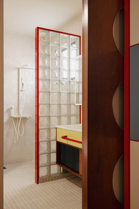 16 Crimson Unfold Apartment / Wuuu Studio - Image 3 of 24