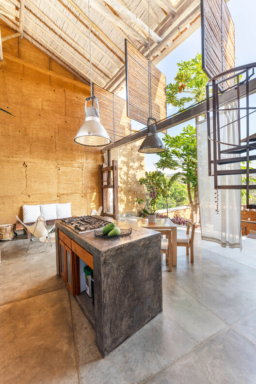 Loft Saja / Andrés Rubio Téllez Arquitecto - Fotografía interior, Cocina, Madera, Fijación Vigas, Sillas