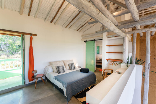 Loft Saja / Andrés Rubio Téllez Arquitecto - Fotografía interior, Dormitorio, Madera, Camas, Sillas, Fijación Vigas