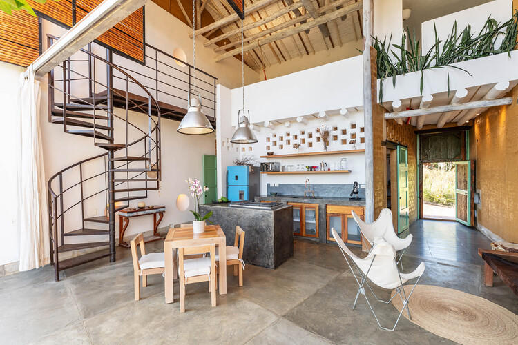 Loft Saja / Andrés Rubio Téllez Arquitecto - Fotografía interior, Madera, Iluminación, Fijación Vigas, Sillas