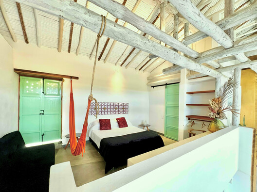 Loft Saja / Andrés Rubio Téllez Arquitecto - Fotografía interior, Dormitorio, Madera, Camas, Iluminación, Sillas, Fijación Vigas