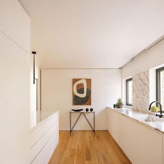 Casa Pinhal SS & RV / João Tiago Aguiar, Arquitectos - Fotografia de Interiores, Cozinha, Madeira, Iluminação, Bancada