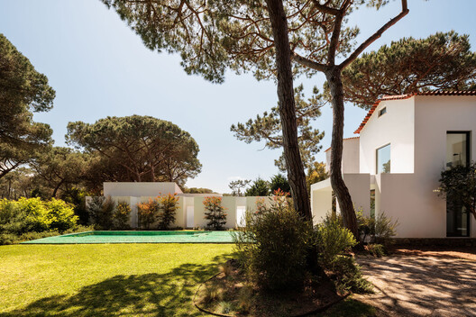 Casa Pinhal SS & RV / João Tiago Aguiar, Arquitectos - Fotografia de Exterior, Jardim