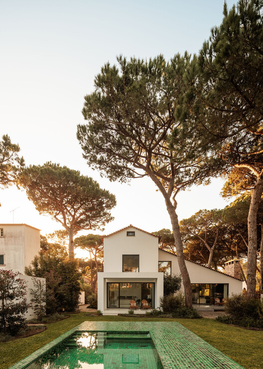 Casa Pinhal SS & RV / João Tiago Aguiar, Arquitectos - Fotografia de Exterior, Fachada, Porta, Jardim, Balcão