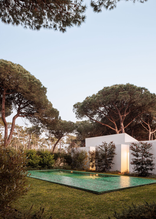 Casa Pinhal SS & RV / João Tiago Aguiar, Arquitectos - Fotografia de Exterior, Jardim