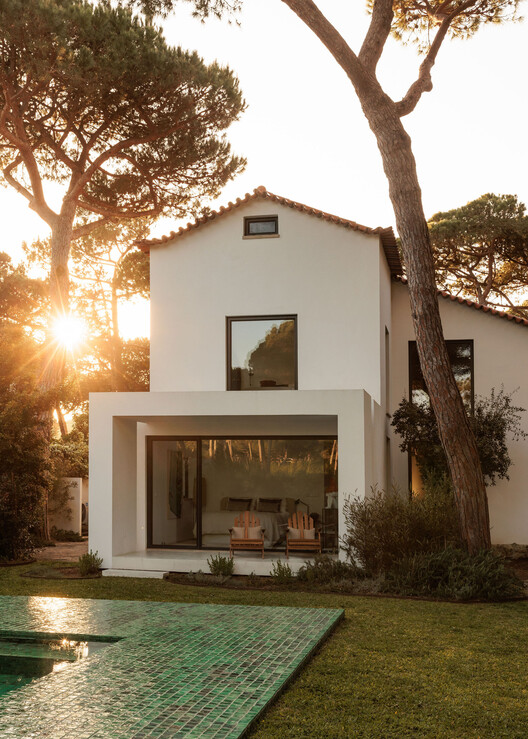 Casa Pinhal SS & RV / João Tiago Aguiar, Arquitectos - Fotografia de Interiores, Fachada, Porta, Jardim, Balcão