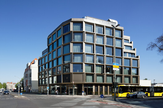 Hotel Bellman Berlin-Neukoelln / Tchoban Voss Architekten - Exterior Photography, Glass