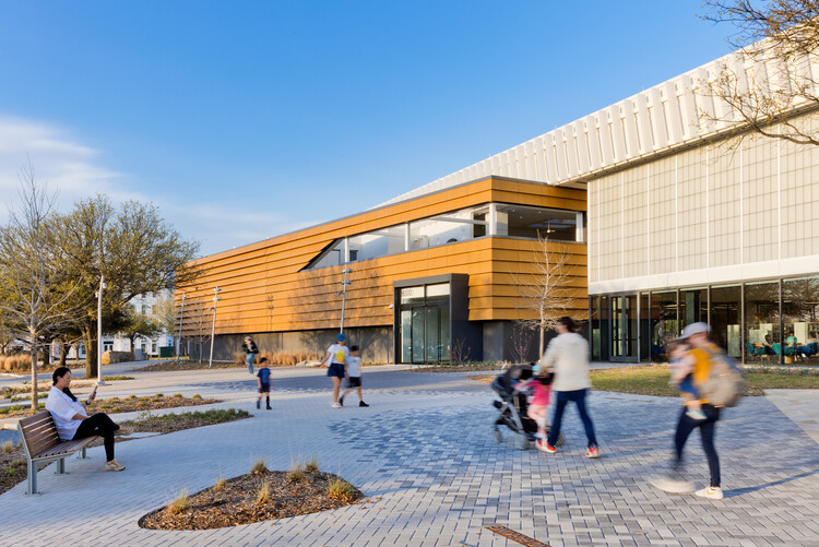 Material Matchmaking: When Wood Engages with Contemporary Counterparts - Image 12 of 19