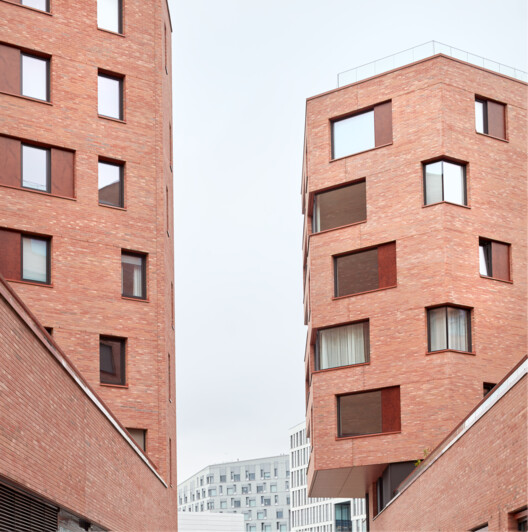 Material Matchmaking: When Wood Engages with Contemporary Counterparts - Image 5 of 19