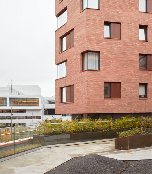 Material Matchmaking: When Wood Engages with Contemporary Counterparts - Image 11 of 19