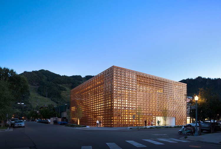 Material Matchmaking: When Wood Engages with Contemporary Counterparts - Image 18 of 19