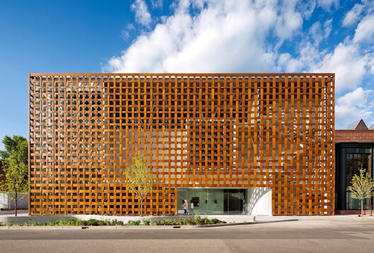 Material Matchmaking: When Wood Engages with Contemporary Counterparts - Image 17 of 19