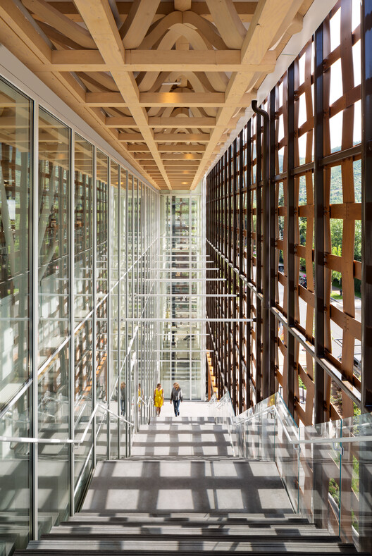 Material Matchmaking: When Wood Engages with Contemporary Counterparts - Image 15 of 19